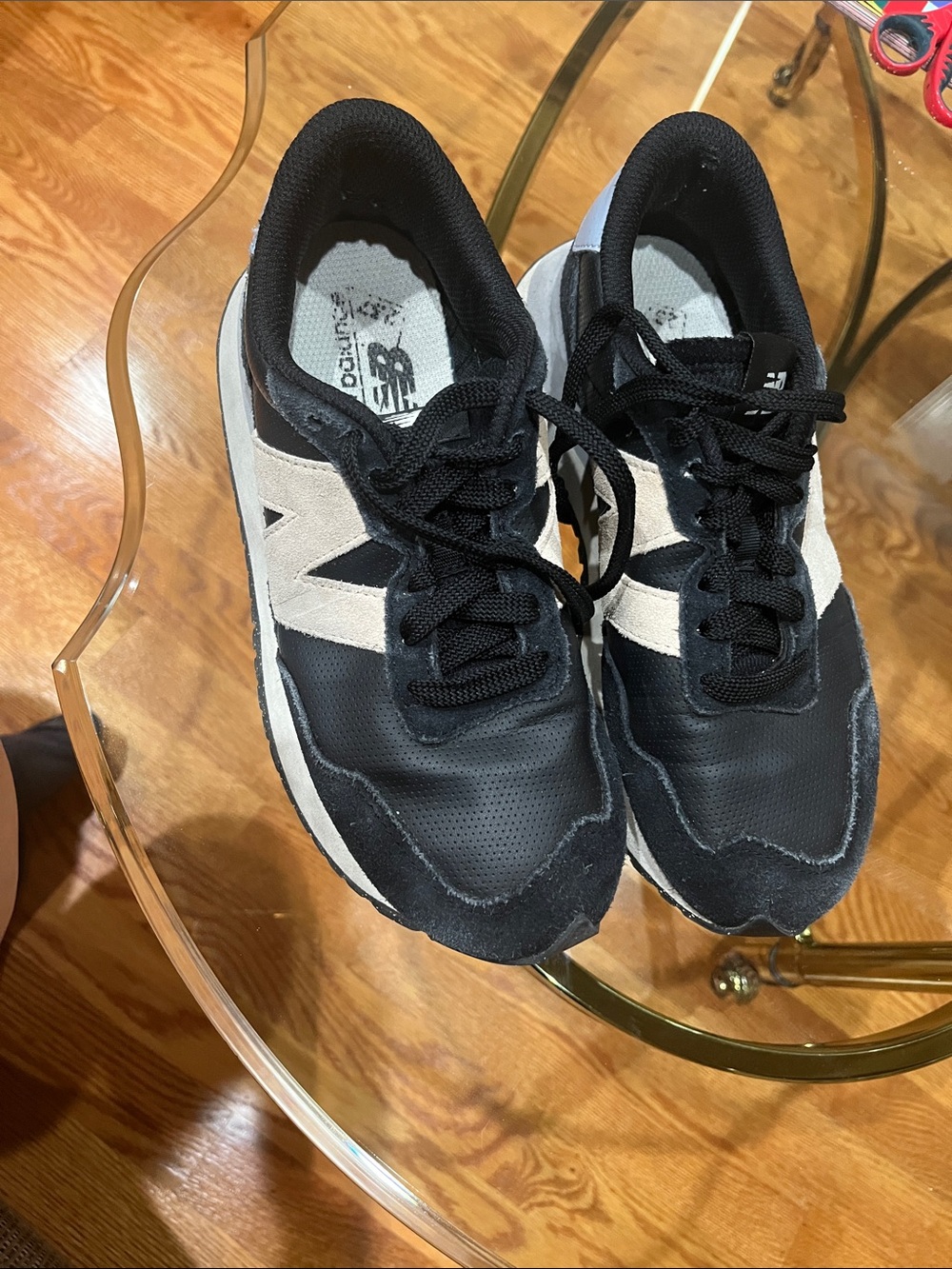New Balance Men's Black and Cream Athletic Sneakers